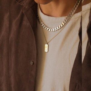 Classic Chain and Pendant Necklace